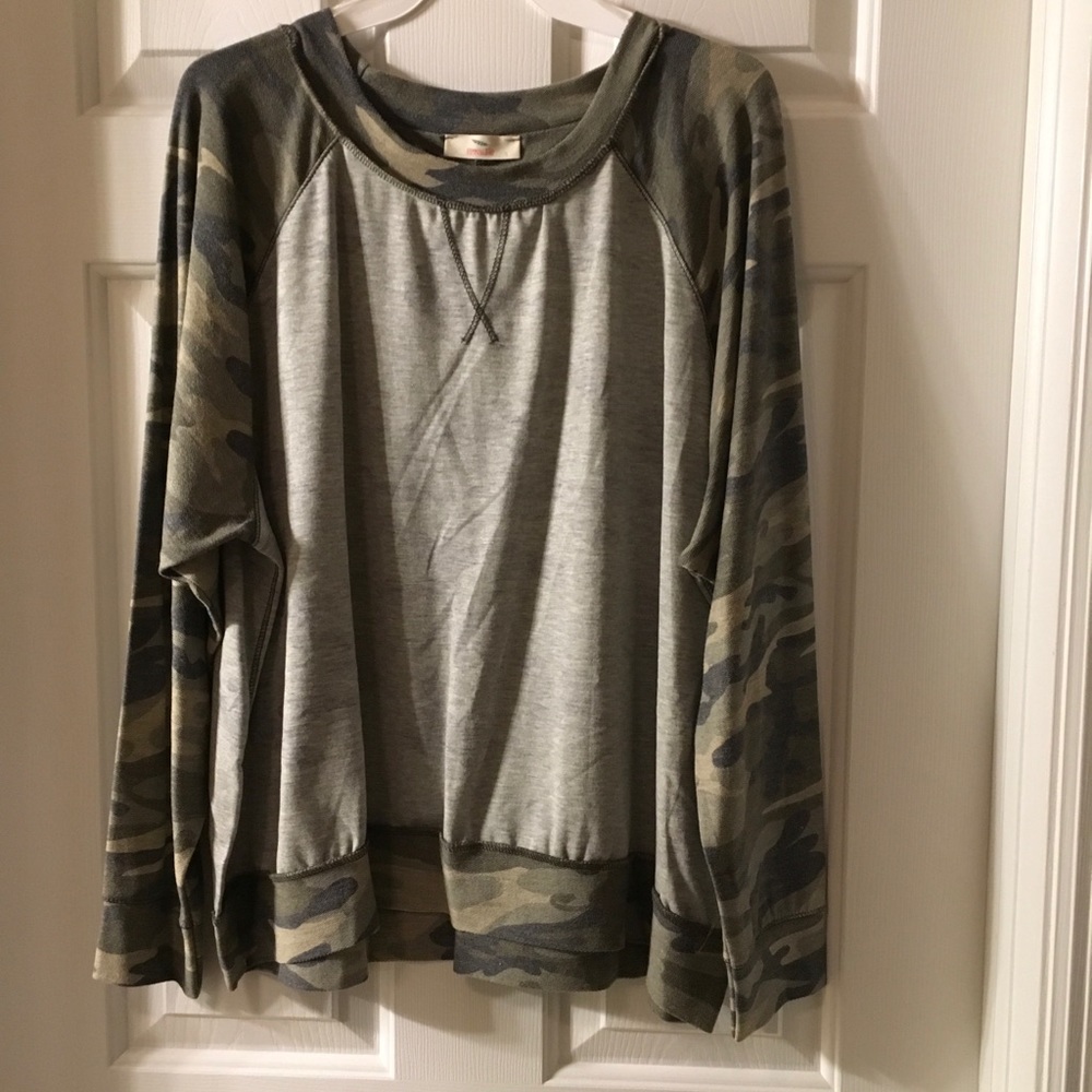 Long sleeve lightweight sweater